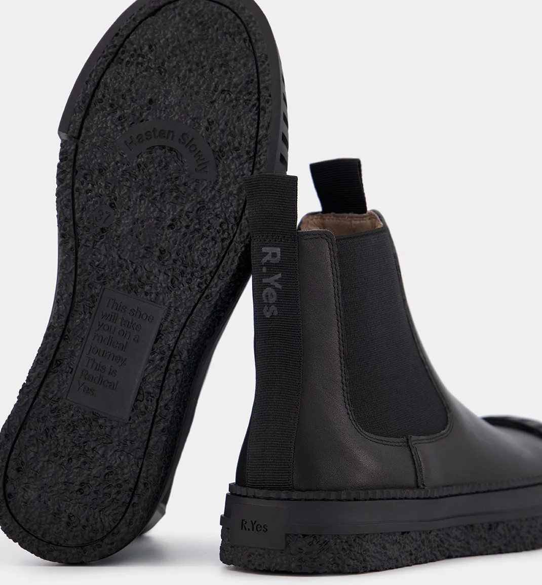 Barbar - Chelsea Boots in Black Leather / Black Outsole