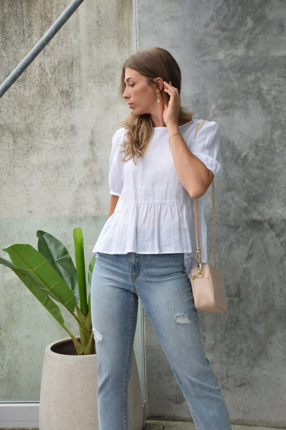 Capable SS White Puff Sleeve Frill Hem Linen Top