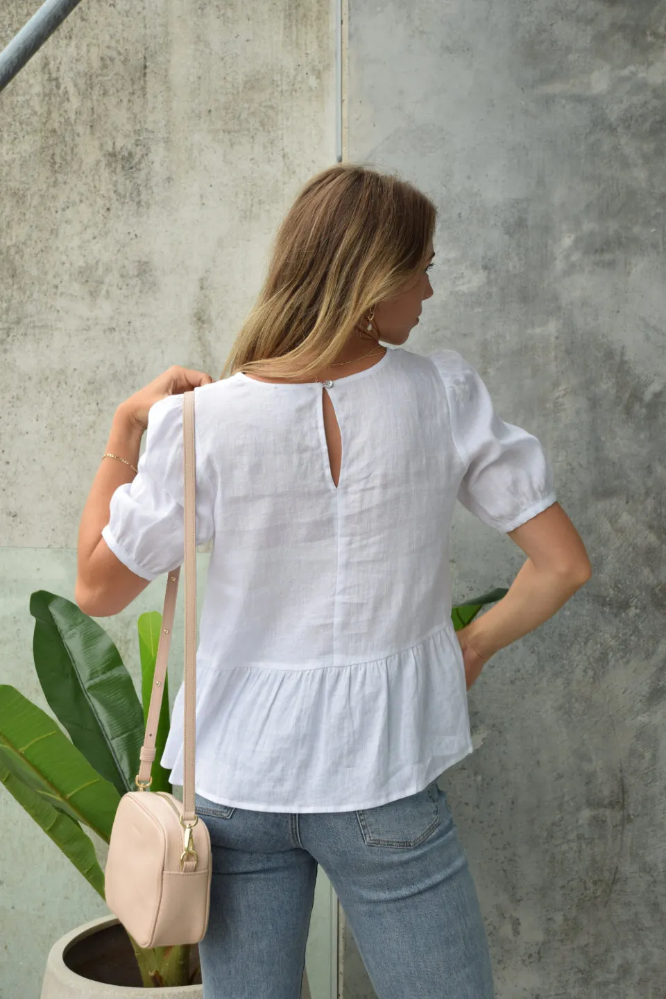 Capable SS White Puff Sleeve Frill Hem Linen Top