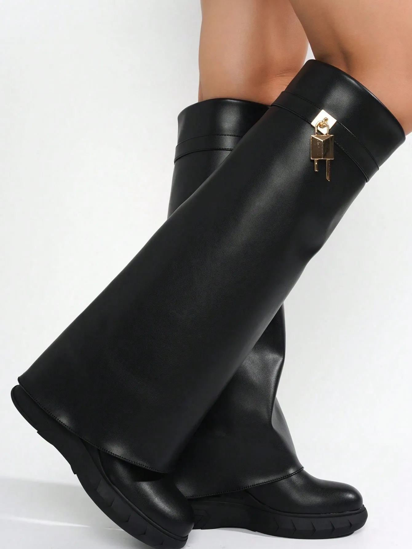 Darin Round Toe Knee-High Platform Boots