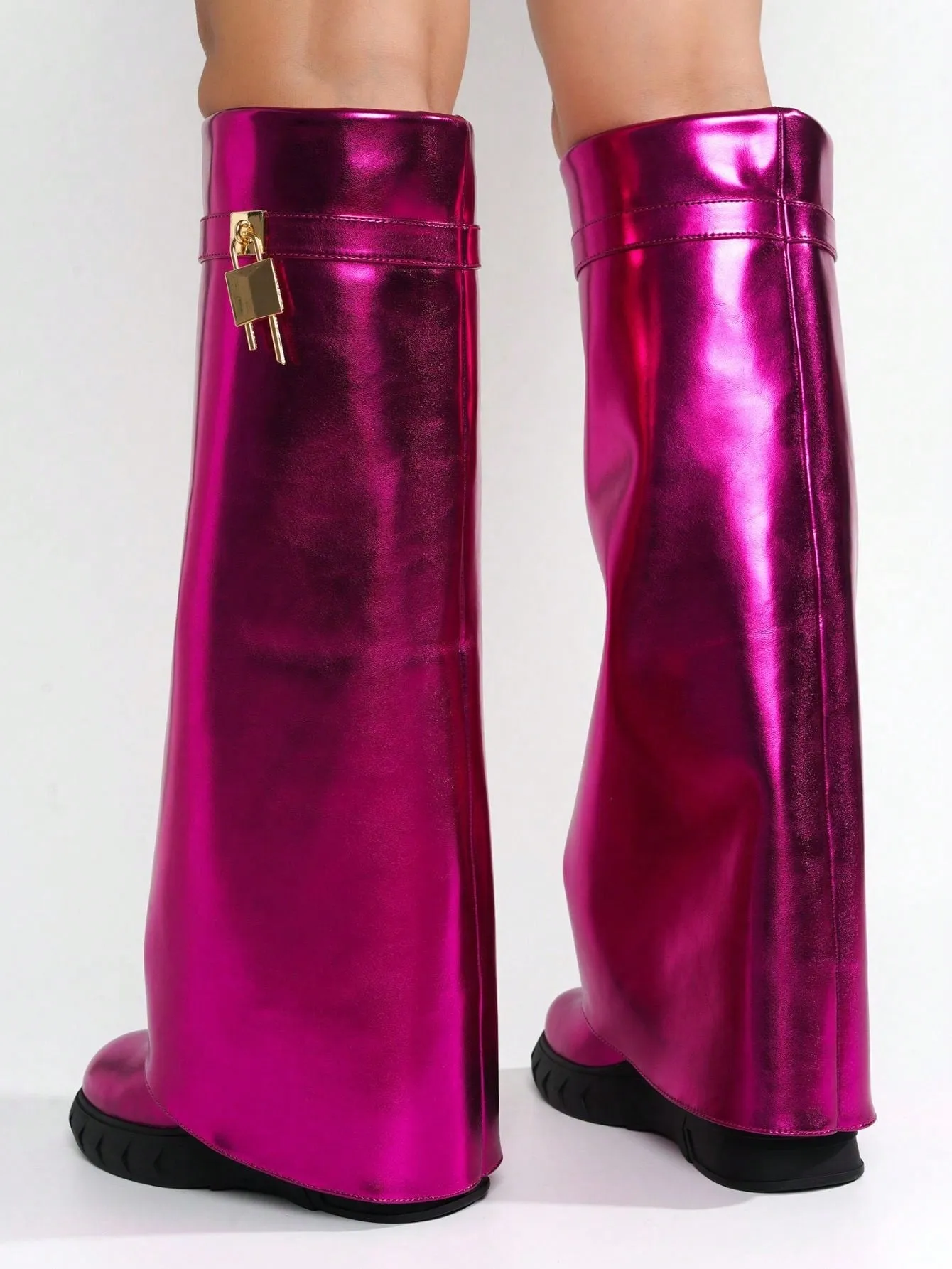 Darin Round Toe Knee-High Platform Boots