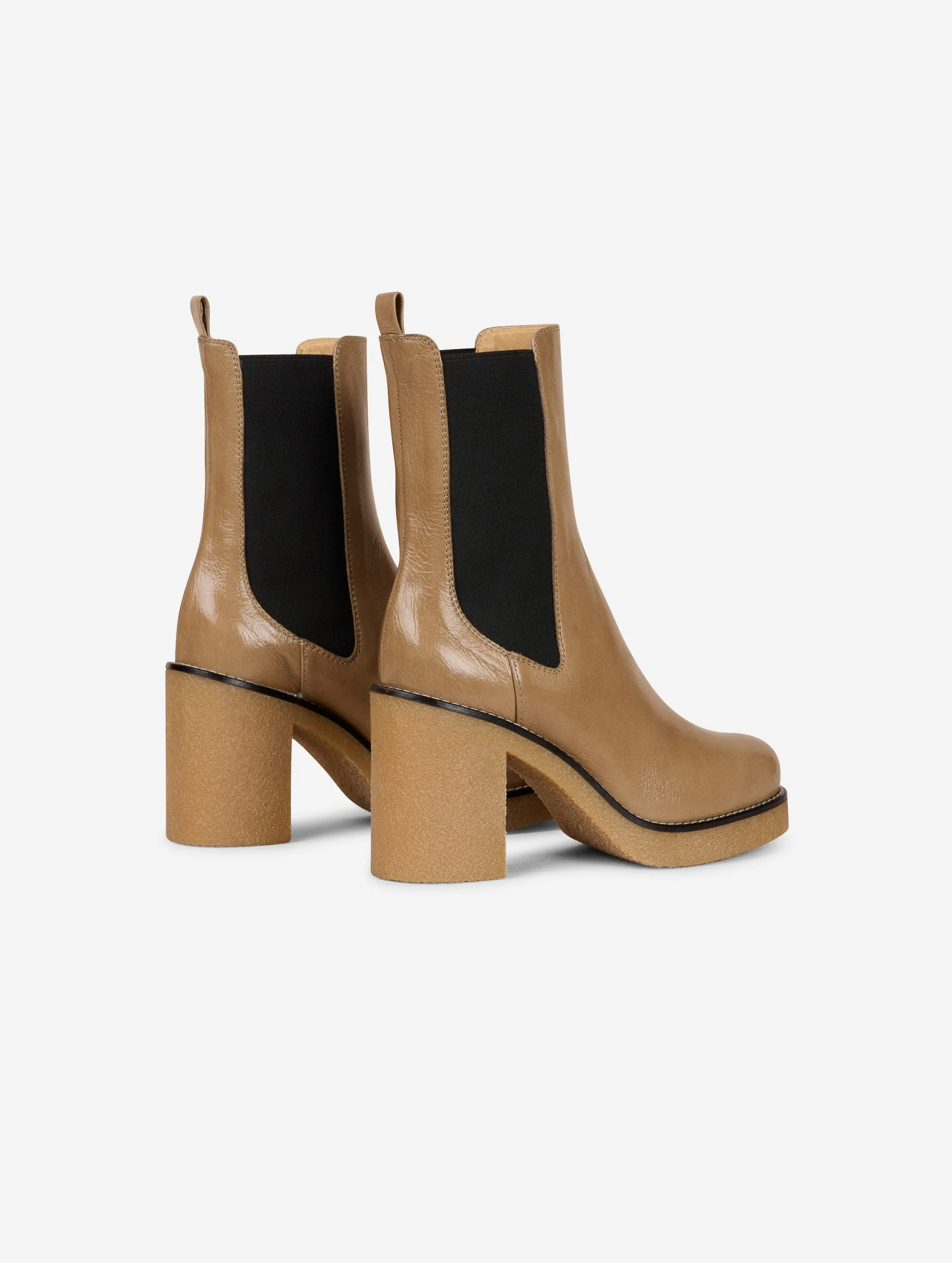 Elasticated beige patent leather ankle boots